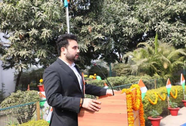 आज दैनिक भास्कर अख़बार में प्रकाशित "समान नागरिक संहिता की दिशा में बढ़ाना होगा कदम" विषय पर प्रकाशित आलेख। मेरे और मेरे मित्र अभिनव नारायण झा के द्वारा लिखे गए इस आलेख में आज के परिदृश्य में समान नागरिक संहिता की जरूरत और सर्वोच्च न्यायालय के निर्णयों का उल्लेख किया गया है।
