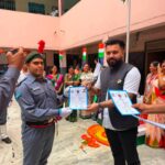 अपने विद्यालय ज्ञान निकेतन में आयोजित झंडातोलन कार्यक्रम में शामिल हुआ।